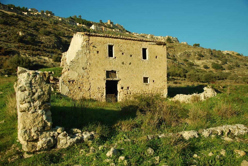 Experience Il Paesino Hotel Licodia Eubea Eksteriør billede